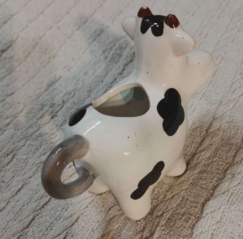 Cow milk jug