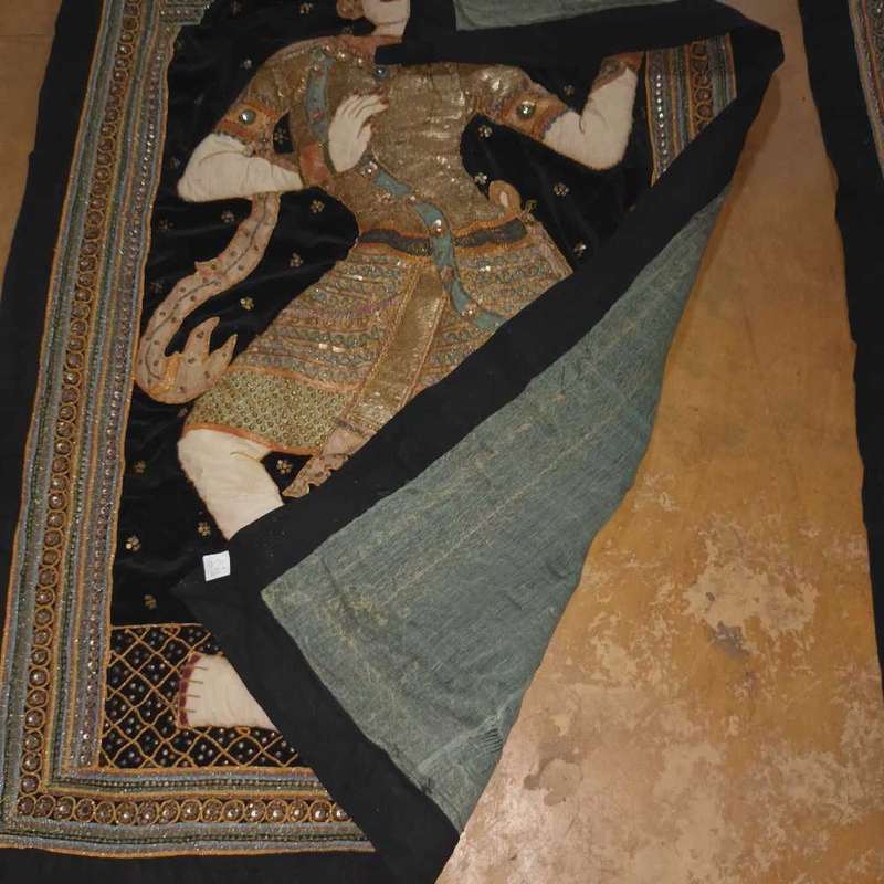 2 x Dancing figures (kalaga)