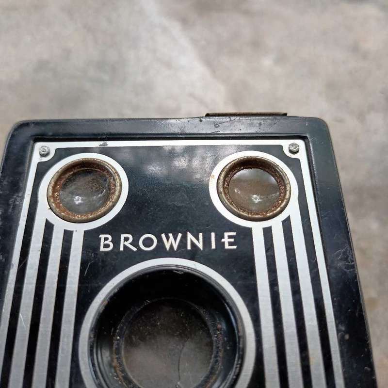Brownie Six-20 box vintage camera