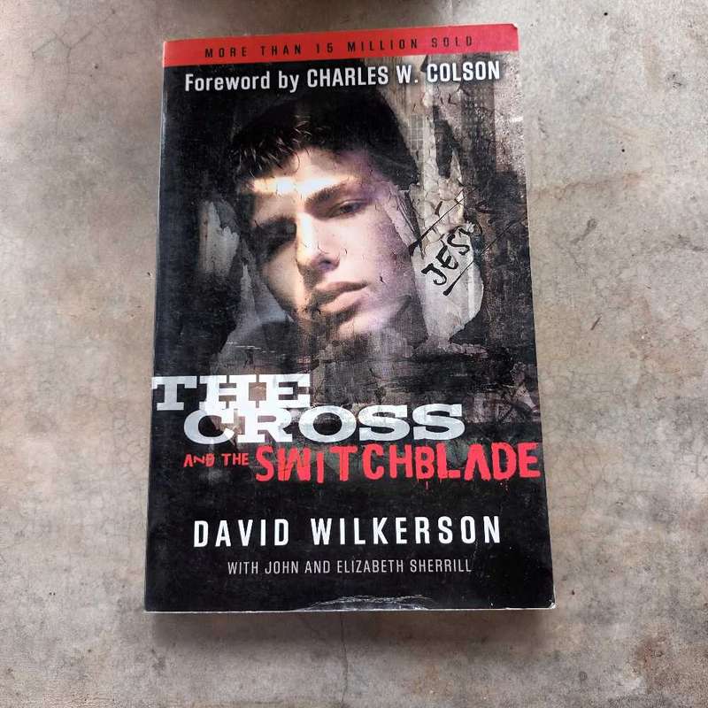 The Cross and the Switchblade. David Wilkerson. Christian book.