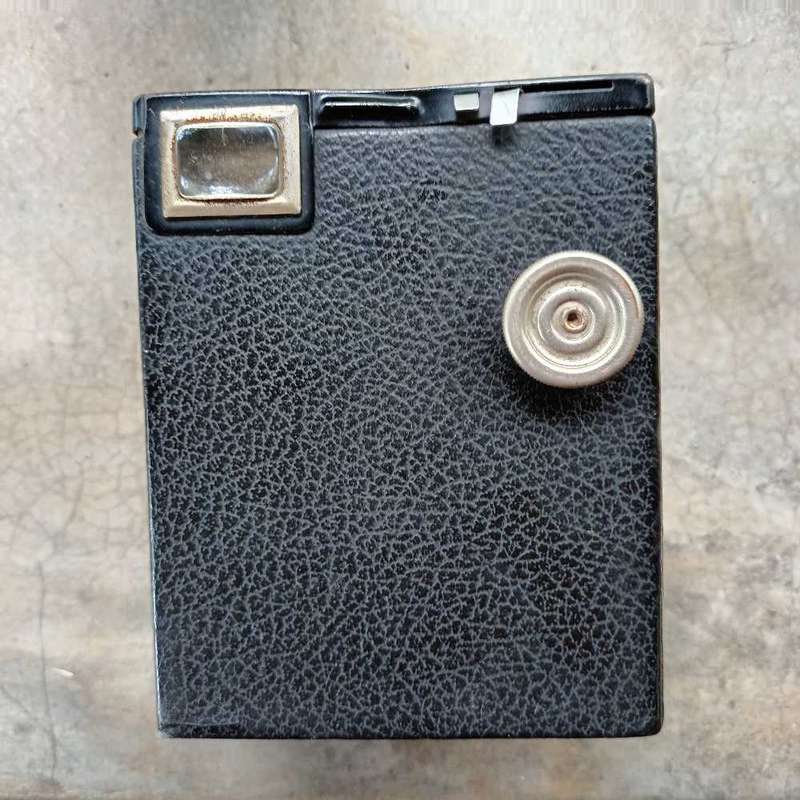 Brownie Six-20 box vintage camera