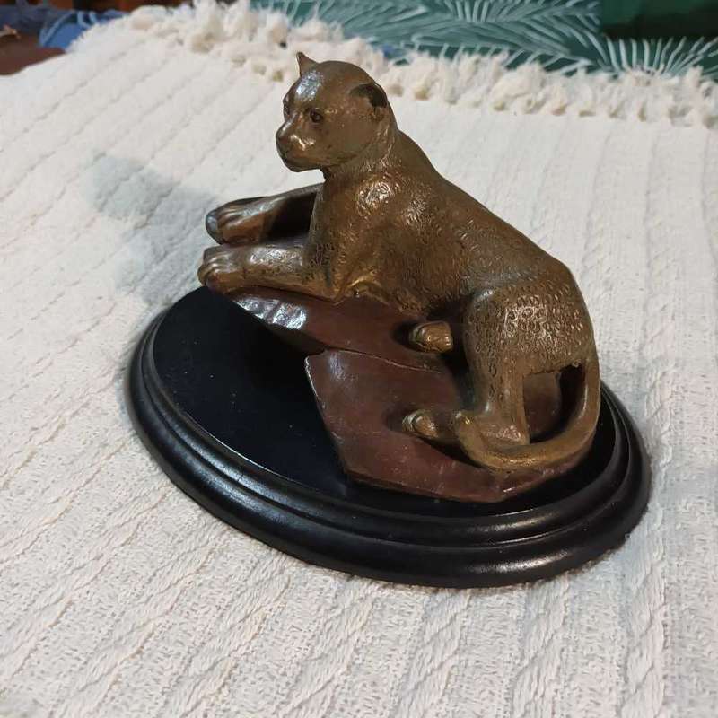 Cast Leopard
