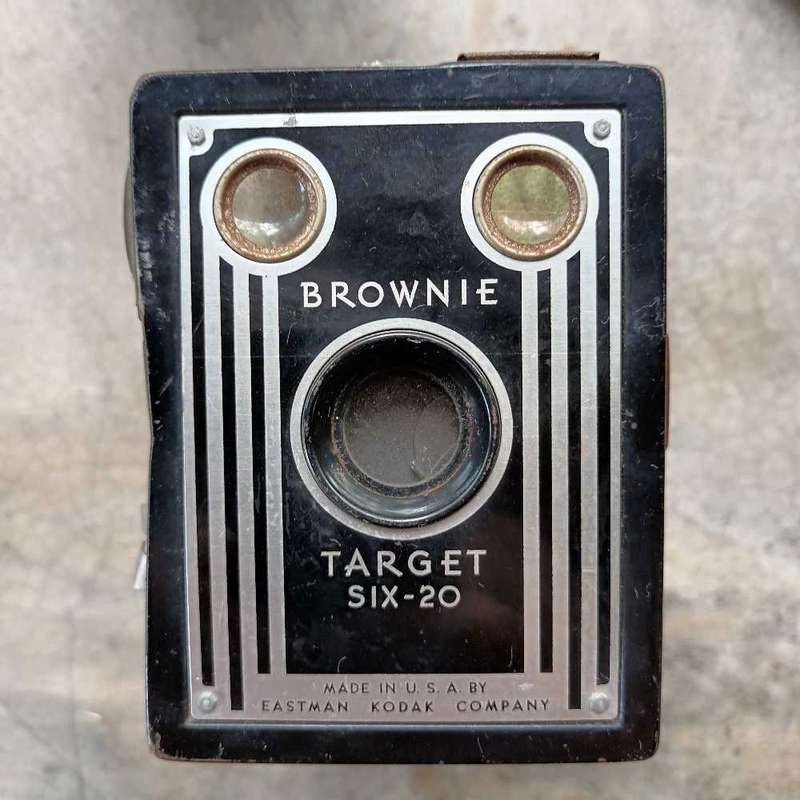 Brownie Six-20 box vintage camera