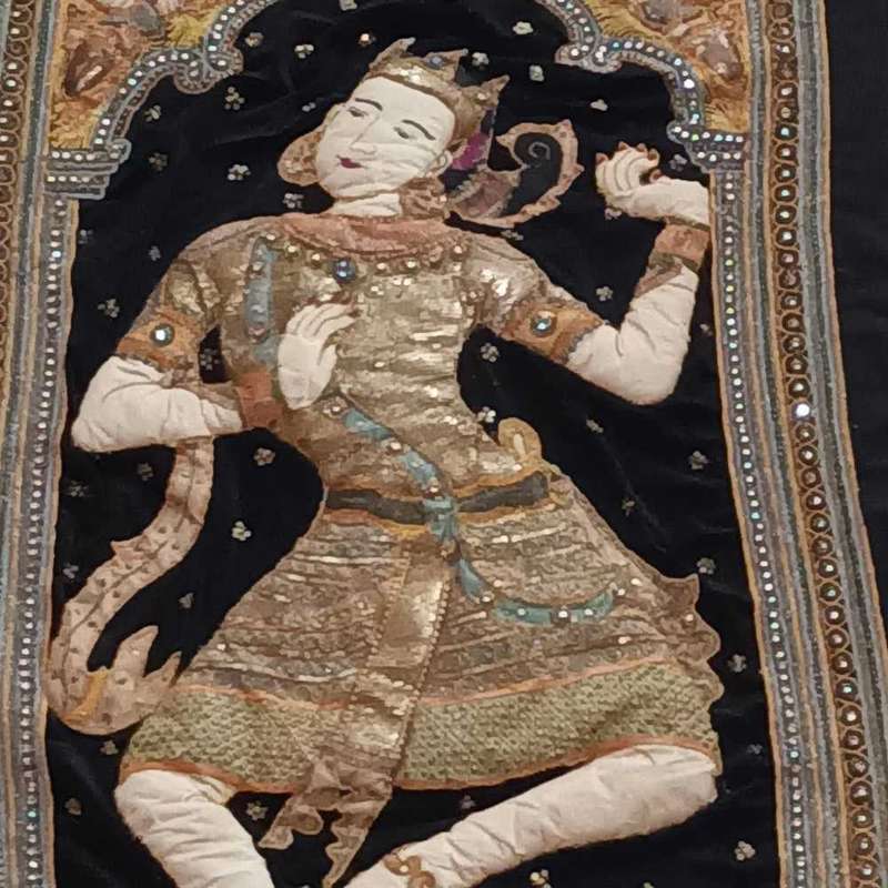 2 x Dancing figures (kalaga)