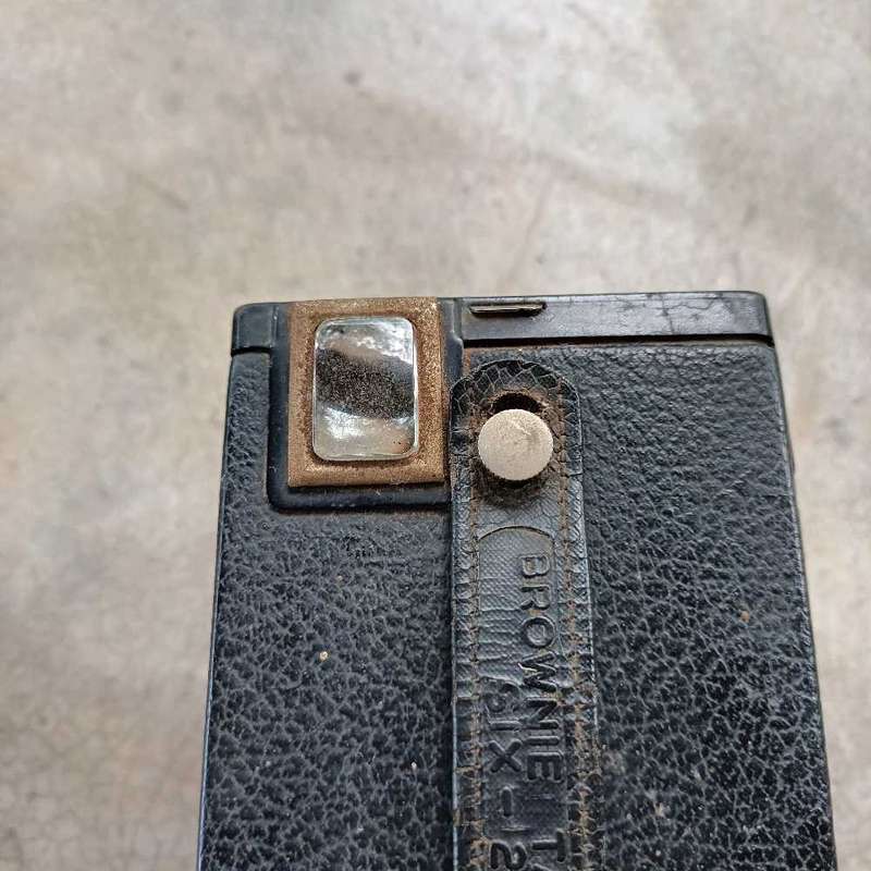 Brownie Six-20 box vintage camera