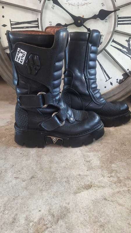 NEW ROCK BOOTS