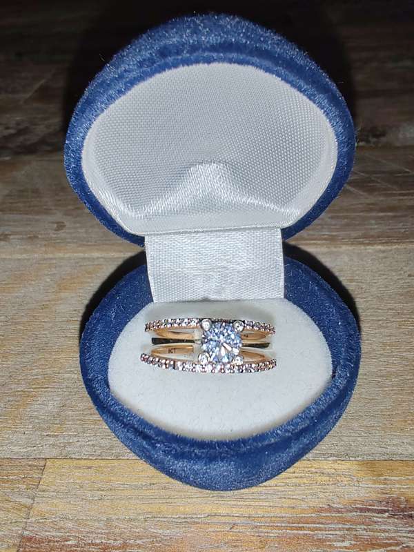 9ct Gold Graceful and dainty Slim Band Engagement Ring with 2 Loose Rose Gold Bands