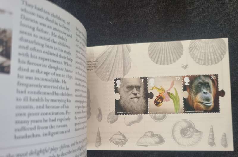 GB 2009 BIRTH BICENTENARY OF CHARLES DARWIN MINT BOOKLET. SGDX45. AS PER IMAGES. CV GBP 20.