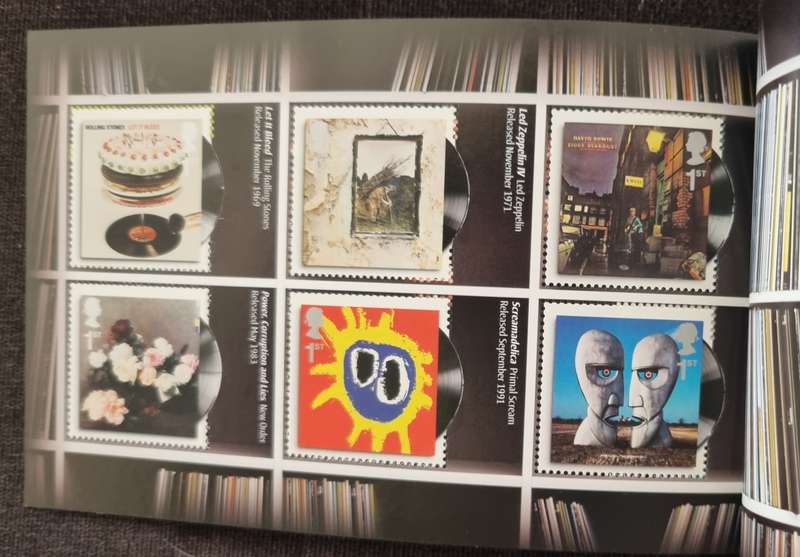 GB 2010 CLASSIC ALBUM COVERS BOOKLET DX48 MINT AND COMPLETE. AS PER IMAGES. CV GBP 18. NICE ITEM.
