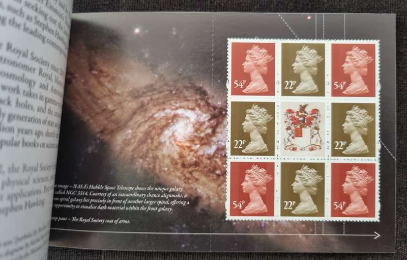 GB 2010 350TH ANNIV OF THE ROYAL SOCIETY MINT/COMPLETE BOOKLET. SG DX49. CV GBP 17. AS PER IMAGES.