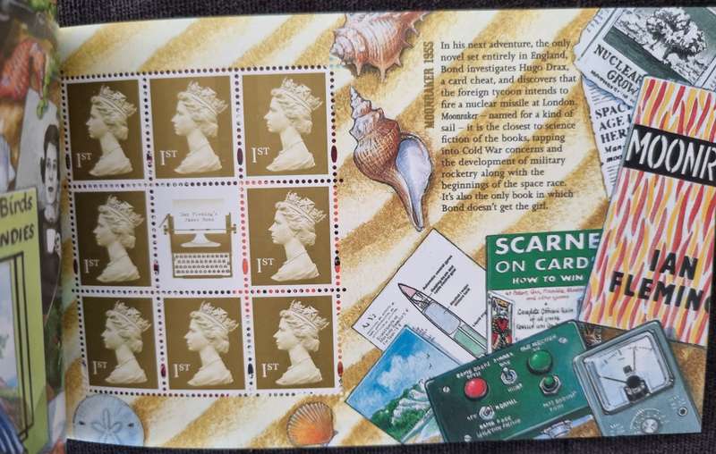 GB 2008 IAN FLEMING'S JAMES BOND MINT AND COMPLETE BOOKLET. SG DX41. AS PER IMAGES. CV GBP 19.