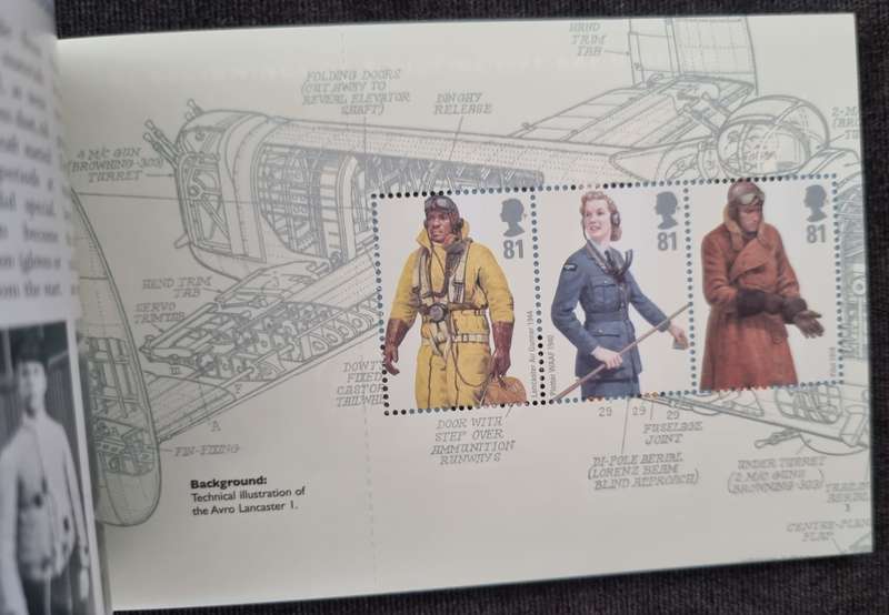 GB 2008 `PILOT TO PLANE` RAF UNIFORMS MINT AND COMPLETE BOOKLET. SG DX42. CV GBP 16. NICE ITEM.