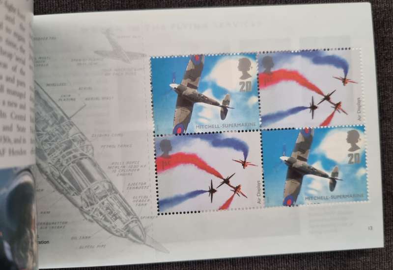 GB 2008 `PILOT TO PLANE` RAF UNIFORMS MINT AND COMPLETE BOOKLET. SG DX42. CV GBP 16. NICE ITEM.