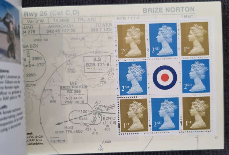 GB 2008 `PILOT TO PLANE` RAF UNIFORMS MINT AND COMPLETE BOOKLET. SG DX42. CV GBP 16. NICE ITEM.