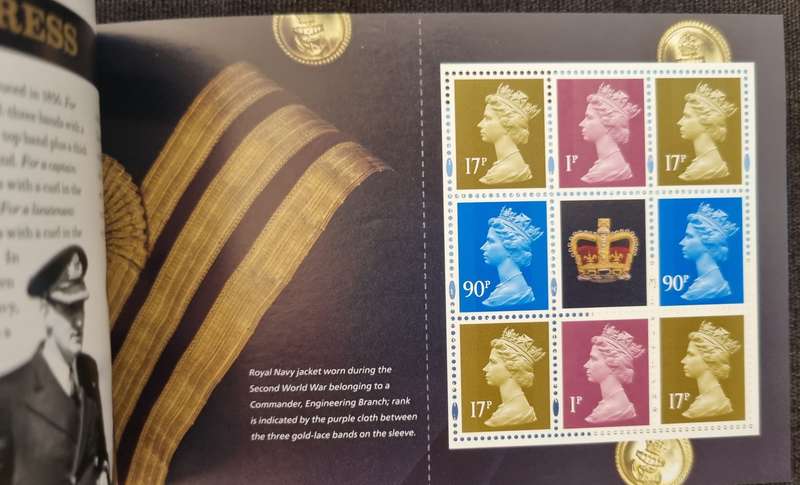 GB 2009 ROYAL NAVY UNIFORMS MINT AND COMPLETE PRESTIGE BOOKLET. SG DX47. CV GBP 17. NICE ITEM.
