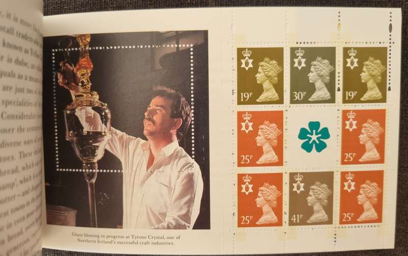 GB 1994 `NORTHERN IRELAND` MINT AND COMPLETE BOOKLET. SG DX16. AS PER IMAGES. CV GBP 28.