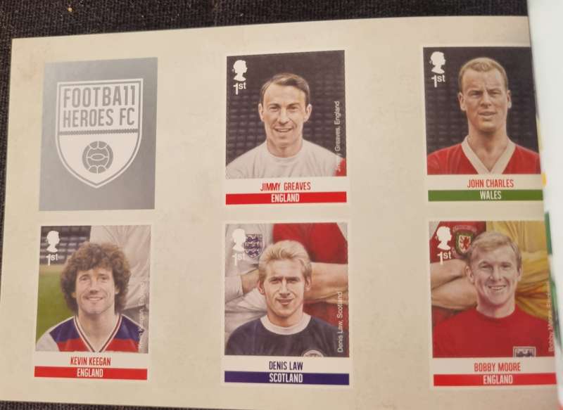 GB 2013 FOOTBALL HEROES MINT PRESTIGE BOOKLET DY7. IN OPENED FOIL PACKAGING. CV GBP 26. NICE ITEM.