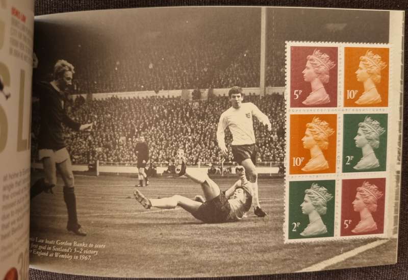 GB 2013 FOOTBALL HEROES MINT PRESTIGE BOOKLET DY7. IN OPENED FOIL PACKAGING. CV GBP 26. NICE ITEM.