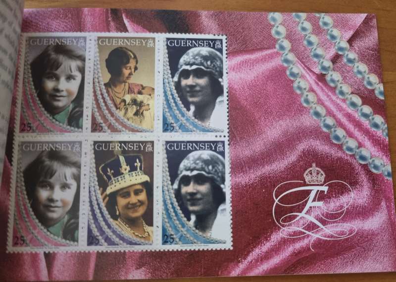 GUERNSEY 1999 MINT PRESTIGE BOOKLET QUEEN MOTHER 20TH CENTURY LOVE STORY SB66. AS PER IMAGES. NICE.