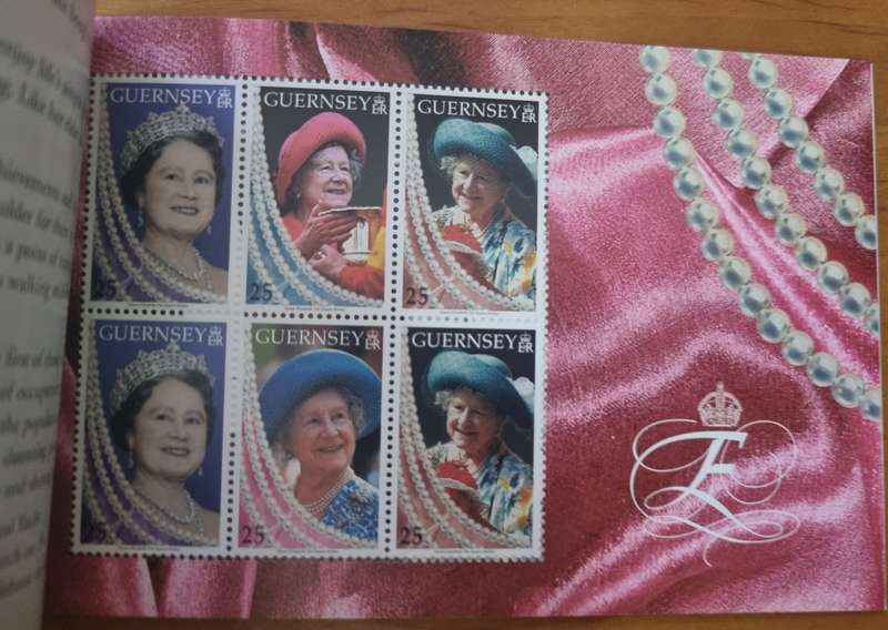 GUERNSEY 1999 MINT PRESTIGE BOOKLET QUEEN MOTHER 20TH CENTURY LOVE STORY SB66. AS PER IMAGES. NICE.