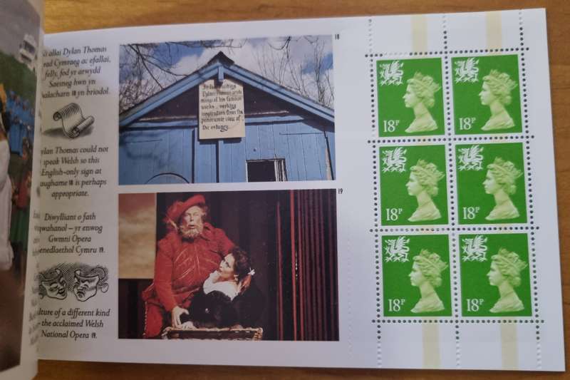 GB 1992 `CYMRU-WALES` MINT AND COMPLETE BOOKLET. SG DX13. AS PER SCANS. CV GBP 20. LOVELY ITEM.