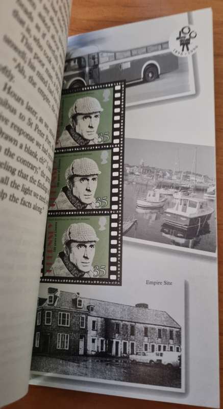GUERNSEY 1996 100 YEARS OF CINEMA MINT PRESTIGE 7 POUND STAMP BOOKLET SG SB55. AS PER IMAGES.