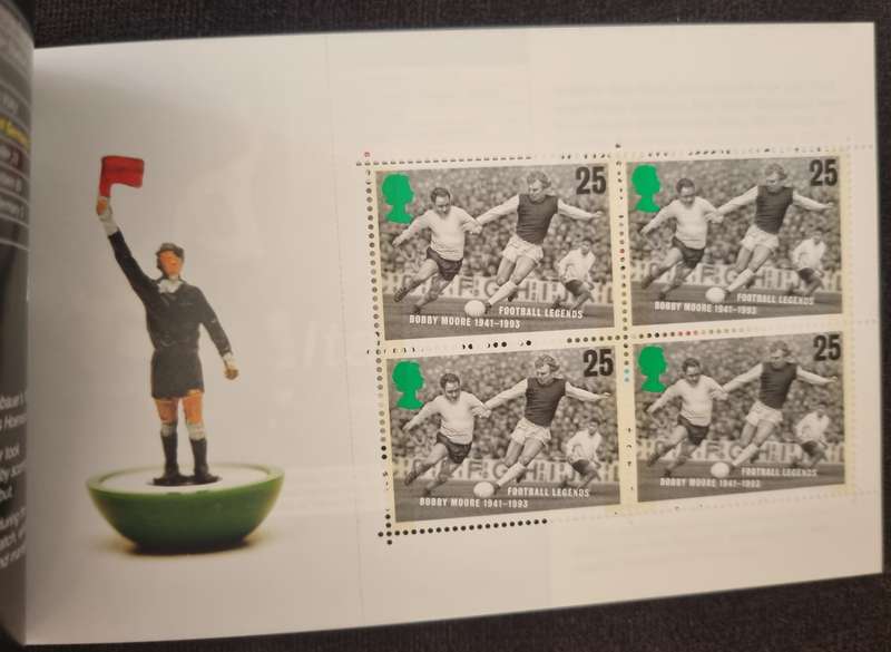 GB 1996 EUROPEAN FOOTBALL CHAMPIONSHIP MINT AND COMPLETE BOOKLET. SGDX18. CV GBP 20. NICE ITEM. READ