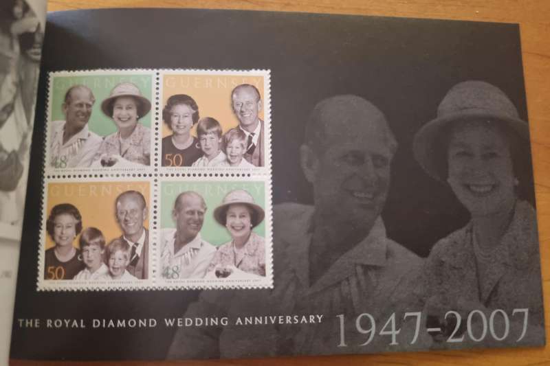GUERNSEY 2007 THE ROYAL DIAMOND WEDDING ANNIVERSARY PRESTIGE STAMP BOOKLET MINT. SB84. AS PER IMAGES