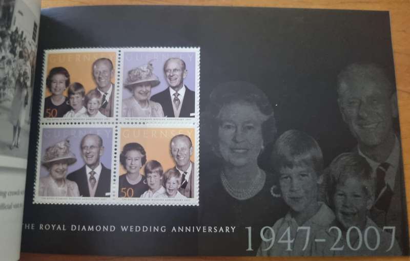 GUERNSEY 2007 THE ROYAL DIAMOND WEDDING ANNIVERSARY PRESTIGE STAMP BOOKLET MINT. SB84. AS PER IMAGES