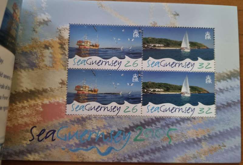 GUERNSEY 2005 SEA GUERNSEY COMPLETE MINT PRESTIGE BOOKLET SB78. AS PER IMAGES. GREAT ITEM.