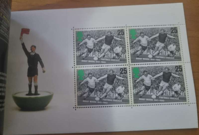 GB 1996 EUROPEAN FOOTBALL CHAMPIONSHIP MINT AND COMPLETE BOOKLET. SGDX18. CV GBP 20. NICE ITEM.