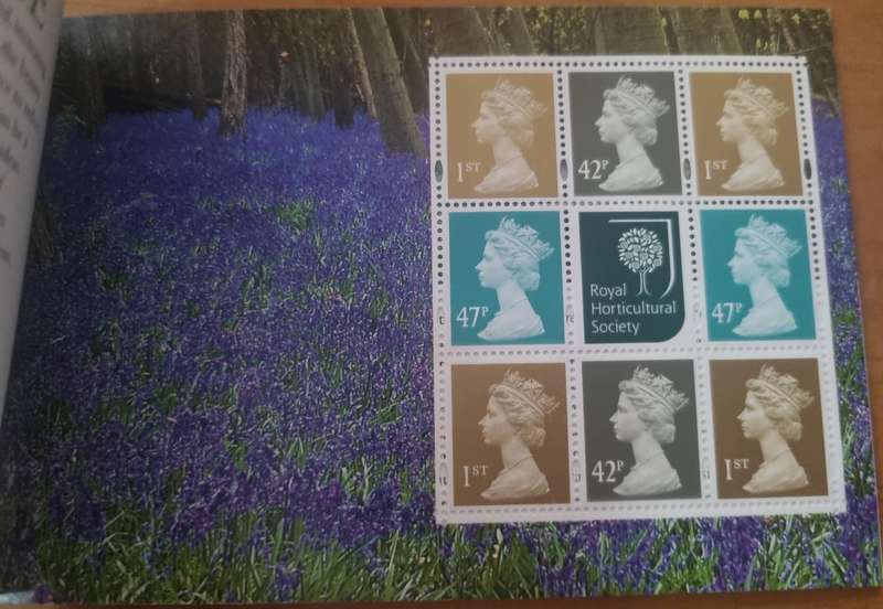 GB 2004 'THE GLORY OF THE GARDEN' ROYAL HORTICULTURAL SOCIETY MINT BOOKLET. DX33. CV GBP 40.