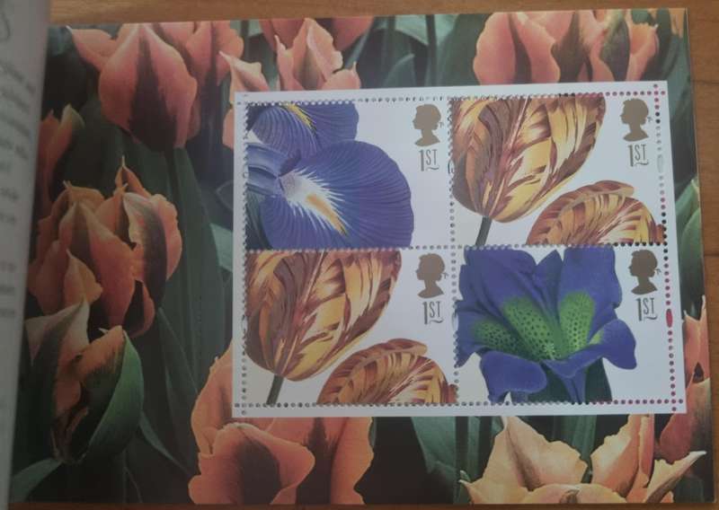 GB 2004 'THE GLORY OF THE GARDEN' ROYAL HORTICULTURAL SOCIETY MINT BOOKLET. DX33. CV GBP 40.