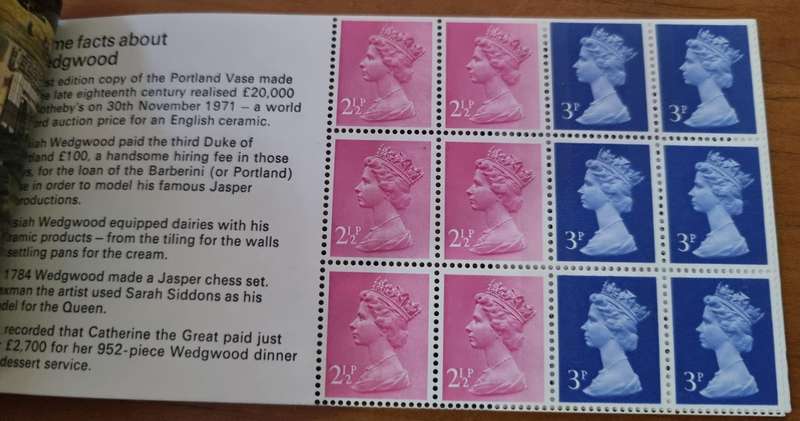 GB 1972 'THE STORY OF WEDGEWOOD' MINT AND COMPLETE BOOKLET DX1. CV GBP 25. TRIMMED PERFs 1/2d PANE.