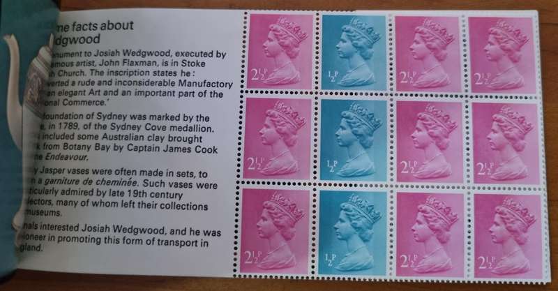 GB 1972 'THE STORY OF WEDGEWOOD' MINT AND COMPLETE BOOKLET DX1. CV GBP 25. TRIMMED PERFs 1/2d PANE.