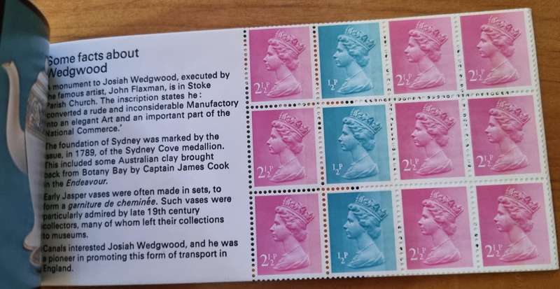 GB 1972 'The Story of Wedgwood' mint and complete booklet DX1. CV GBP 15 - trimmed perfs 1/2d pane.