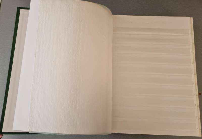 PRINZ 4032 EMPTY ALBUM 2ND HAND IN GOOD NICK. 32 PAGES/64 SIDES.