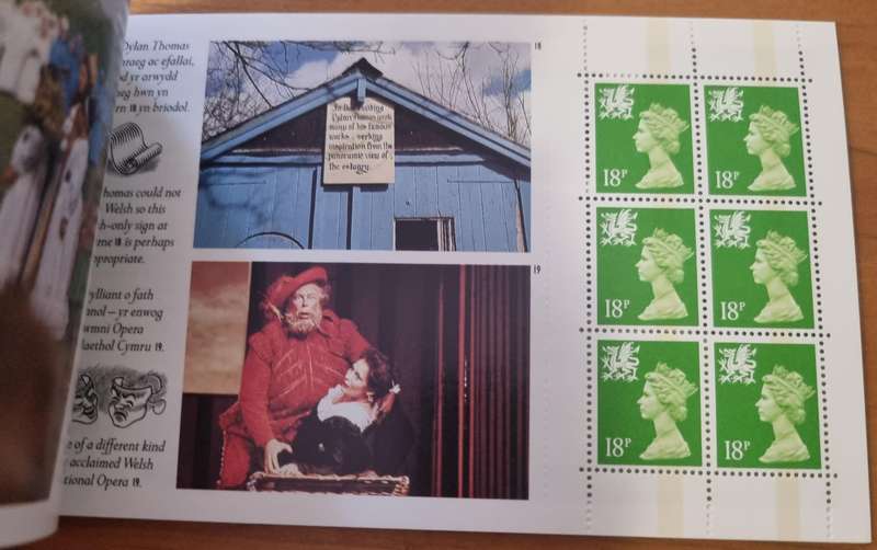 GB 1992 `Cymru-Wales `mint and complete booklet - SG DX13 - as per scans.