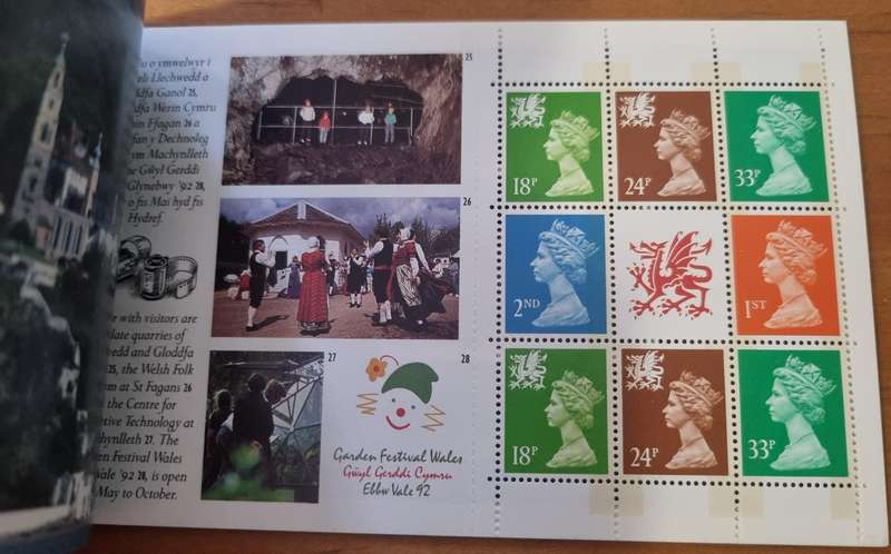 GB 1992 `Cymru-Wales `mint and complete booklet - SG DX13 - as per scans.