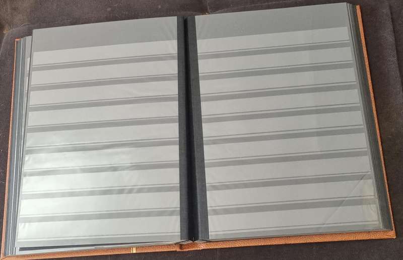 Kabe HKSD empty album 2nd hand (16 black pages/32 sides) - as per images.
