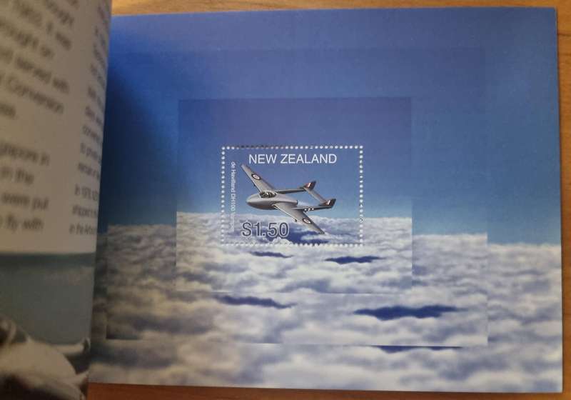 New Zealand 2001 aircraft souvenir mini sheet prestige booklet mint.