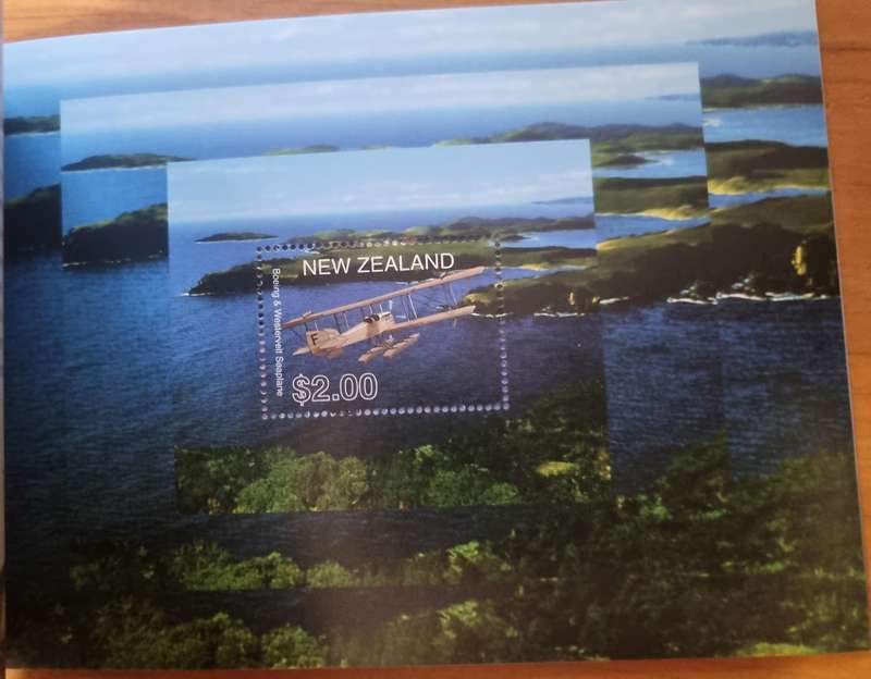 New Zealand 2001 aircraft souvenir mini sheet prestige booklet mint.