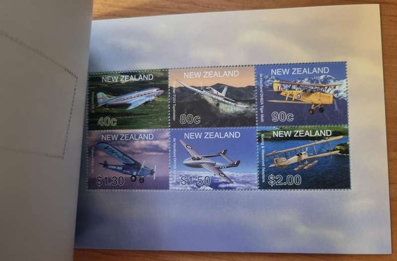 New Zealand 2001 aircraft souvenir mini sheet prestige booklet mint.