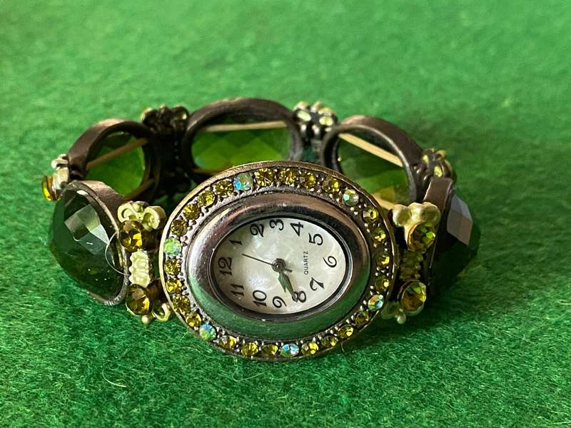 HANDMADE VINTAGE QUARTZ WATCH