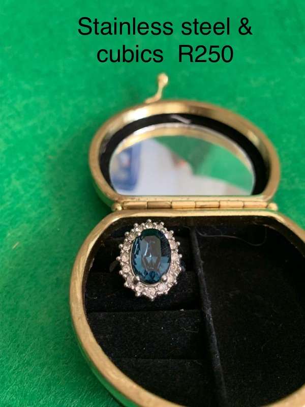 STAINLESS STEEL RING WITH CUBICS