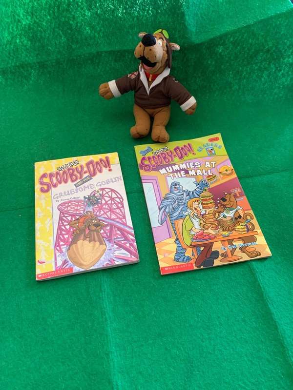 SCOOBY DOO  CHARACTER TOY AND 2 X STORY BOOKS