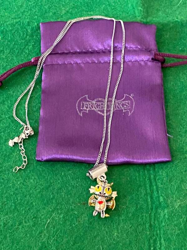 FRIGHTLINGS UK SOLID SILVER PENDANT AND CHAIN