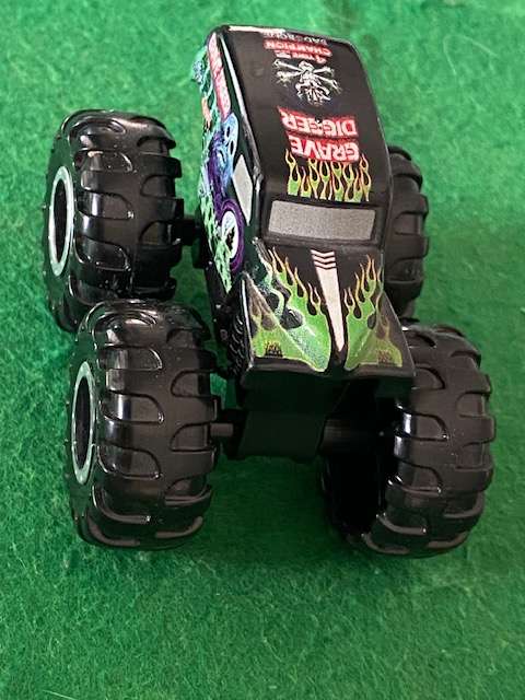 GRAVEDIGGER CAR FROM MONSTER JAM SERIES