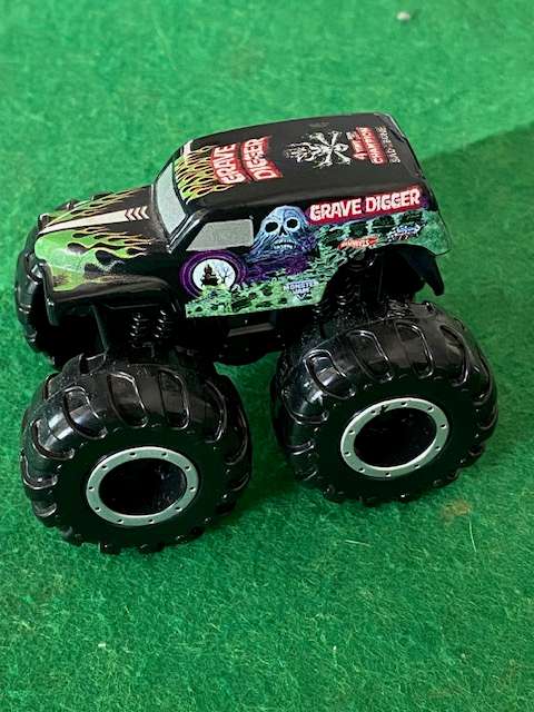 GRAVEDIGGER CAR FROM MONSTER JAM SERIES