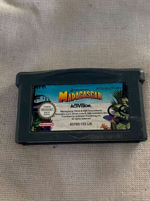 GAME BOY ADVANCED MADAGASCAR GAME